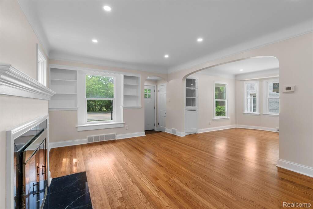 1388 Vernier Road, Grosse Pointe Woods, MI 48236 - View 5