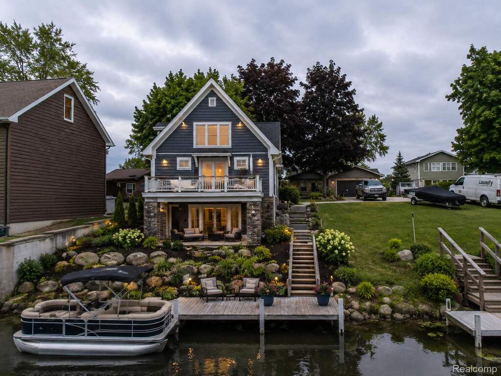 000 Wendell Drive, Fenton, MI 48430, Fenton