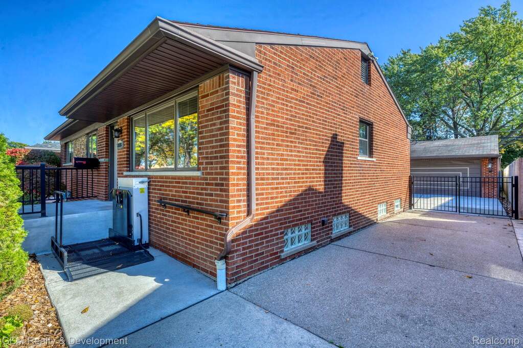 Austin Warren 28216 Lorraine Avenue, Warren, MI 48093 | MLS# 20261083298 ...