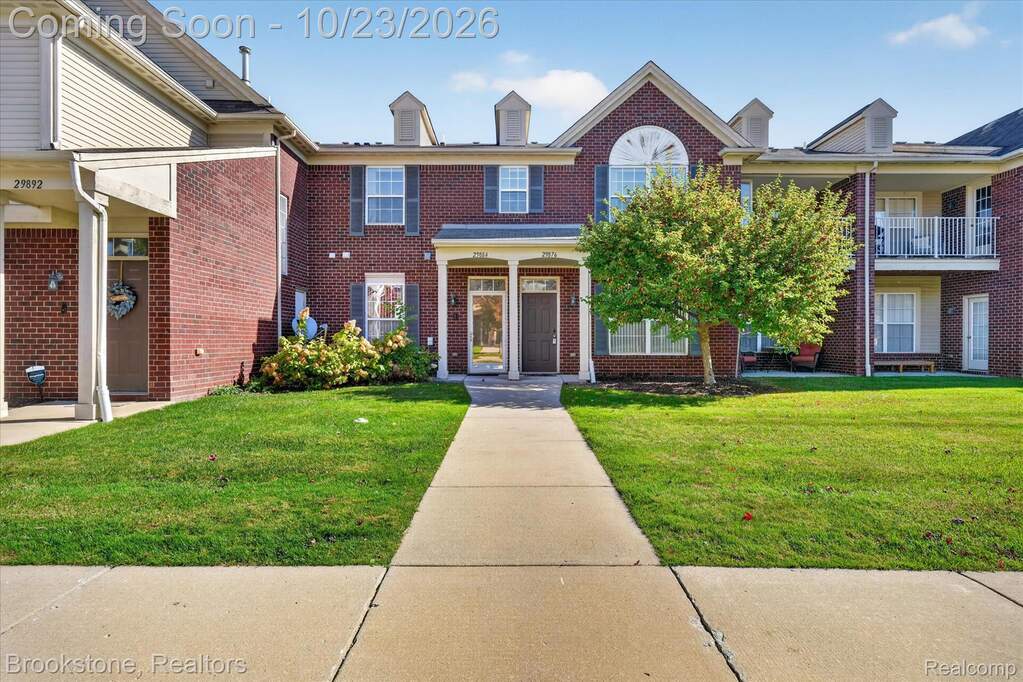 Austin Warren 29876 Fox Run Circle, Warren, MI 48092 | MLS# 20261084484 | @properties ...