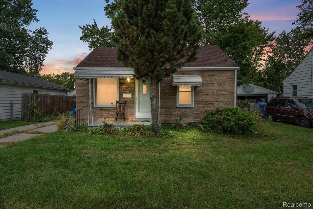 Austin Warren 21947 Elroy Avenue, Warren, MI 48089 | MLS# 20261085810 | @properties ...
