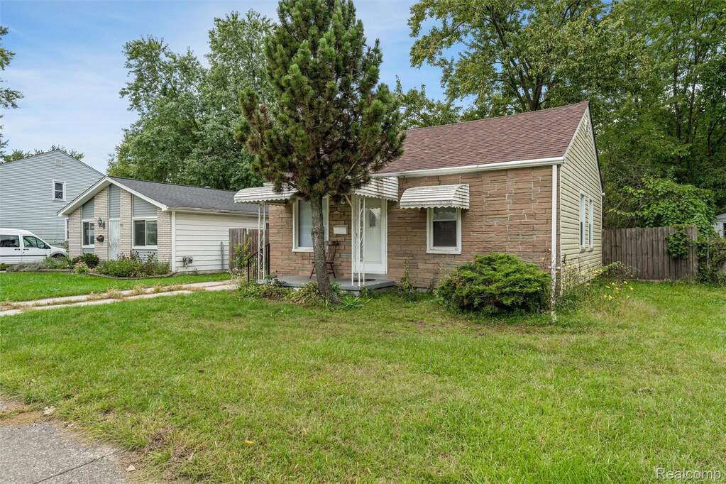Austin Warren 21947 Elroy Avenue, Warren, MI 48089 | MLS# 20261085810 | @properties ...