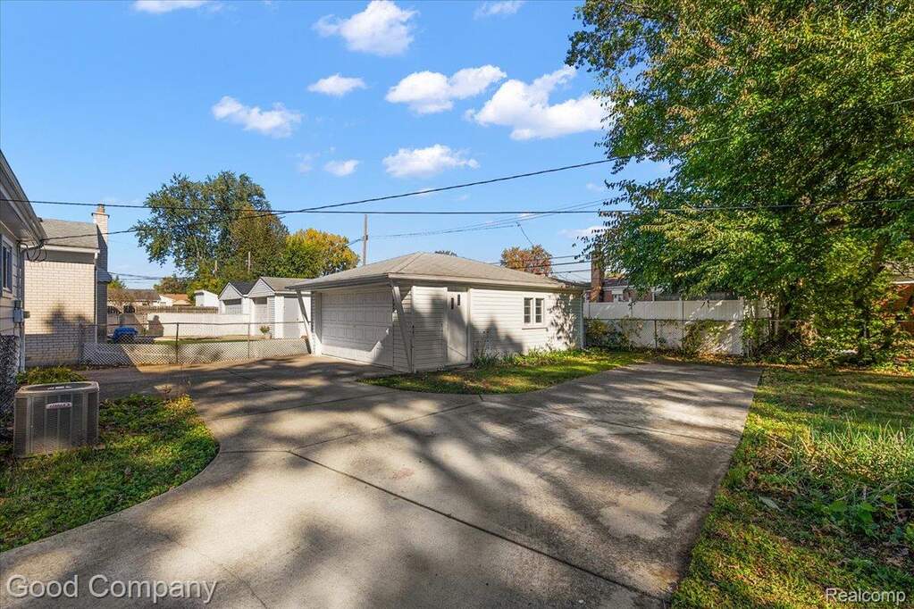 Austin Warren 23862 Woodrow Wilson Avenue, Warren, MI 48091 | MLS# 20261086061 ...