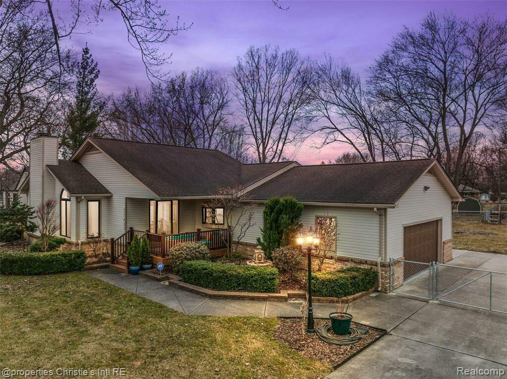 37437 Radde Street, Clinton Twp, MI 48036 MLS 2220019694 properties REMI Christie's