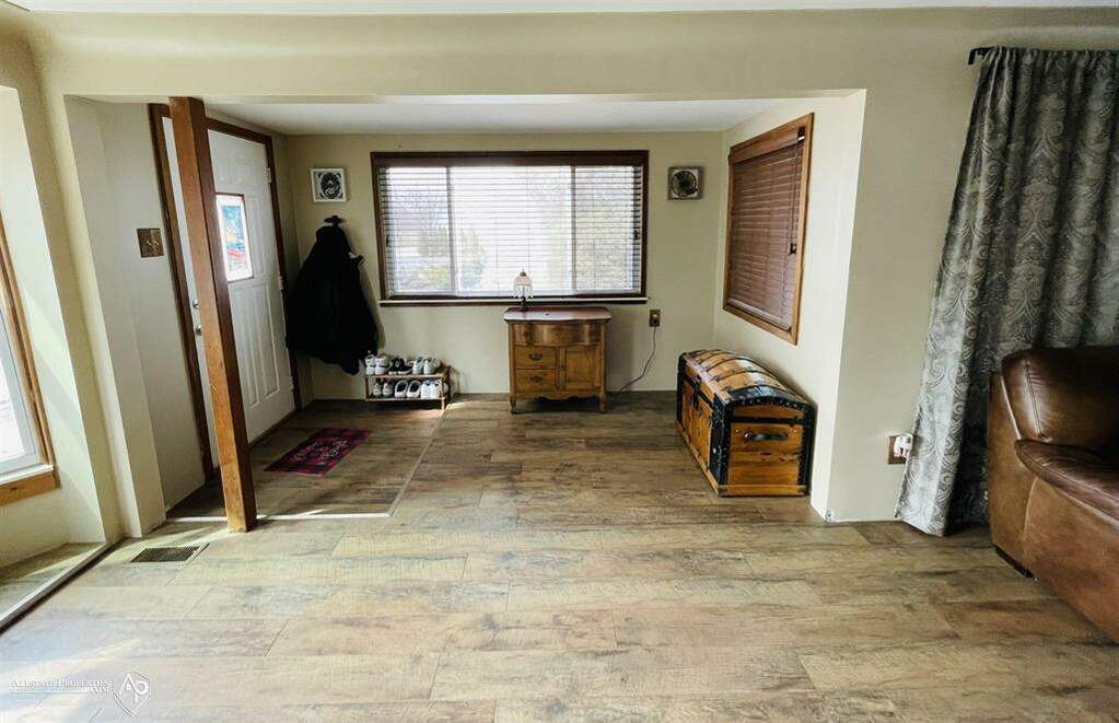 3175 S Belsay Rd., Burton, MI 48519 MLS 5050104371 properties SE