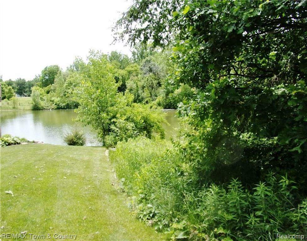 456 Woodland Ponds, Flushing, MI 48433 MLS 5050107046 properties