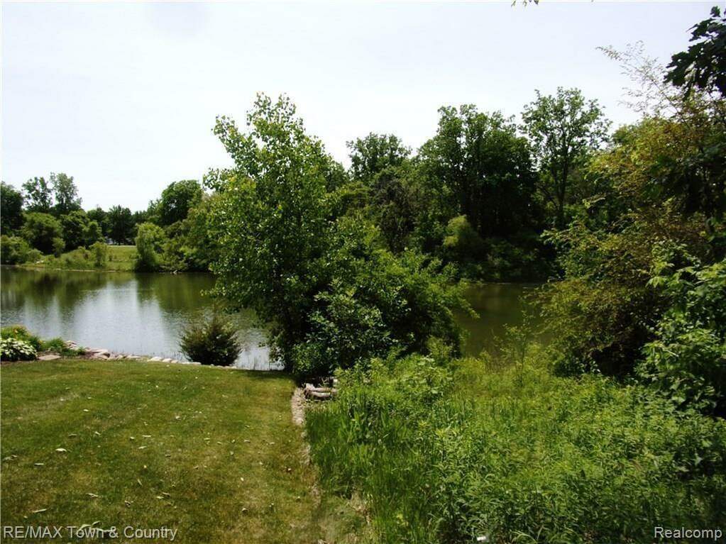 456 Woodland Ponds, Flushing, MI 48433 MLS 5050107046 properties