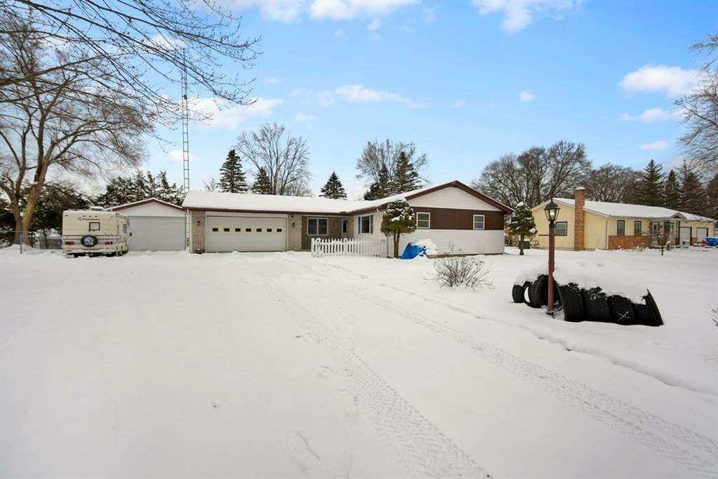 5055 Poznan Drive, Leoni Twp, MI 49254 MLS 55023003099 properties REMI Christie's