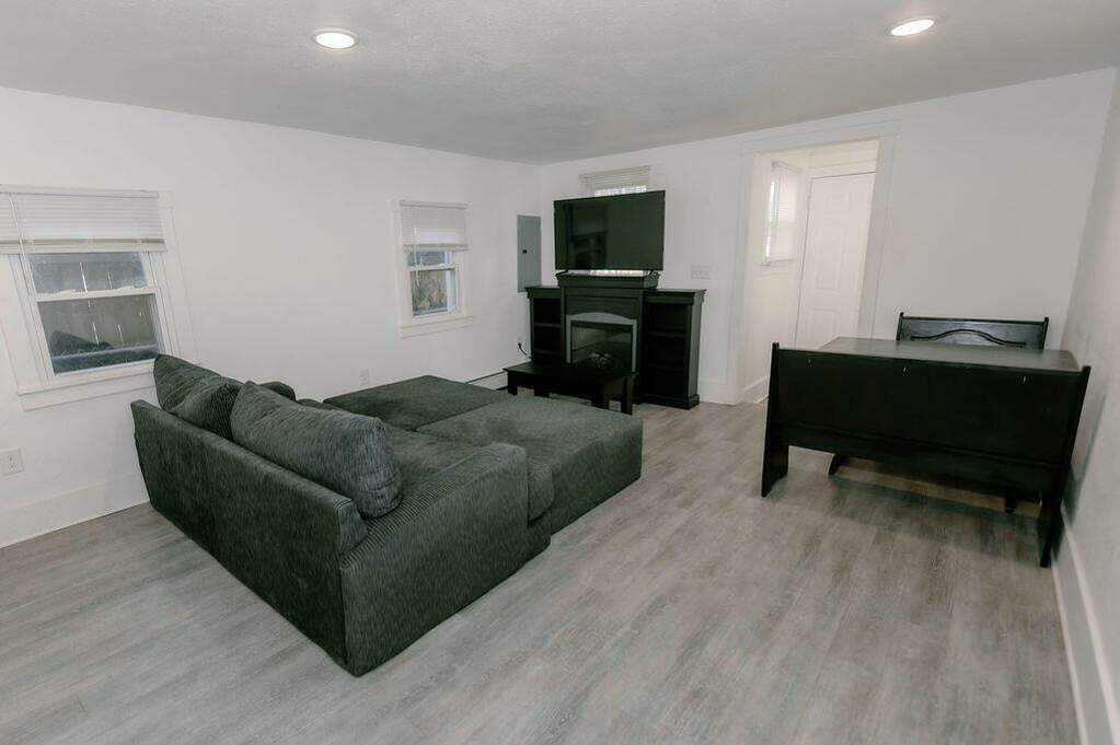 712 9th Street, Leoni Twp, MI 49254 MLS 55023145339 properties SE Michigan