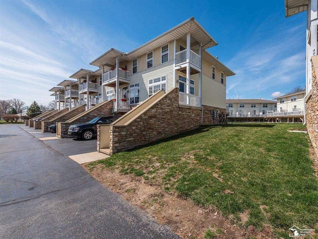 318 Beachwalk Trail, Luna Pier, MI 48157 MLS 57050104759