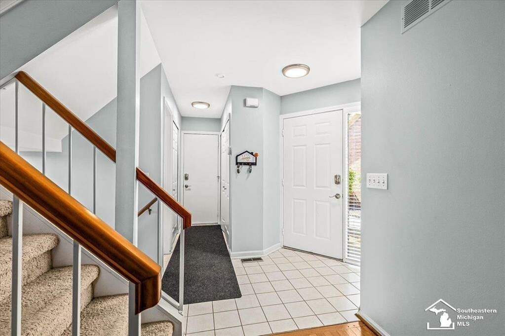 18761 Hilltop, Riverview, MI 48193 MLS 57050110914 properties