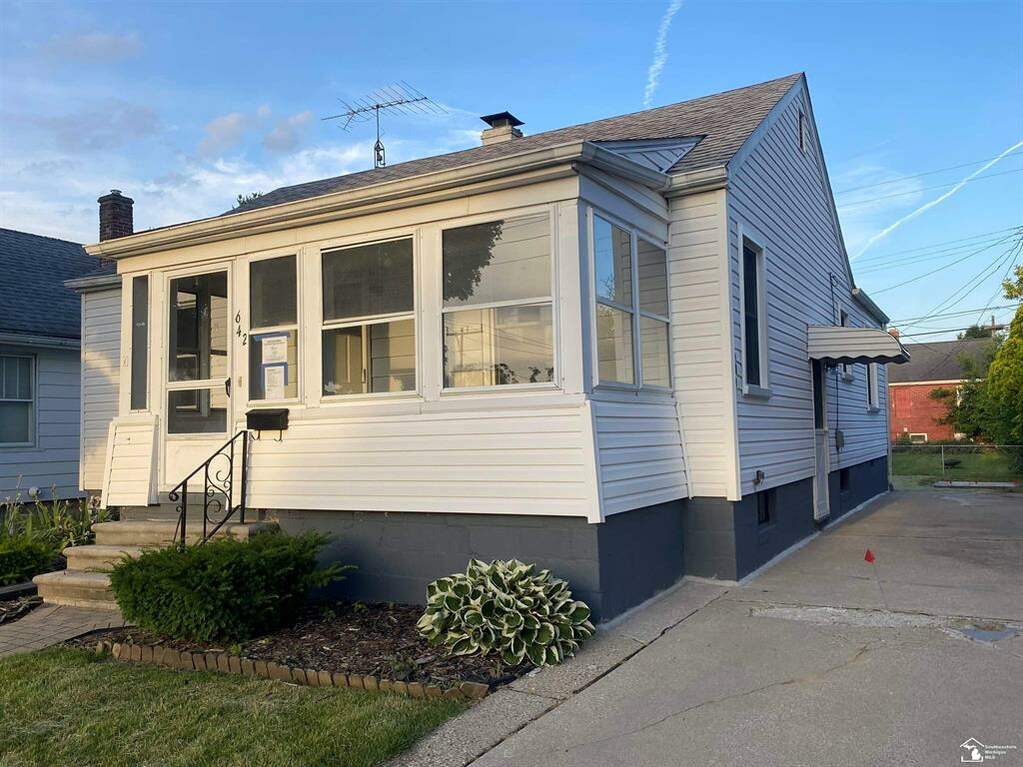 642 Maple Street, Monroe, MI 48162 MLS 57050146569 properties