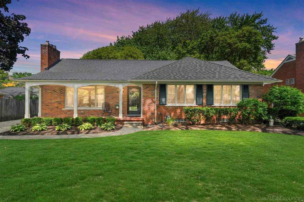 19919 E Doyle Place East, Grosse Pointe Woods, MI 48236 MLS