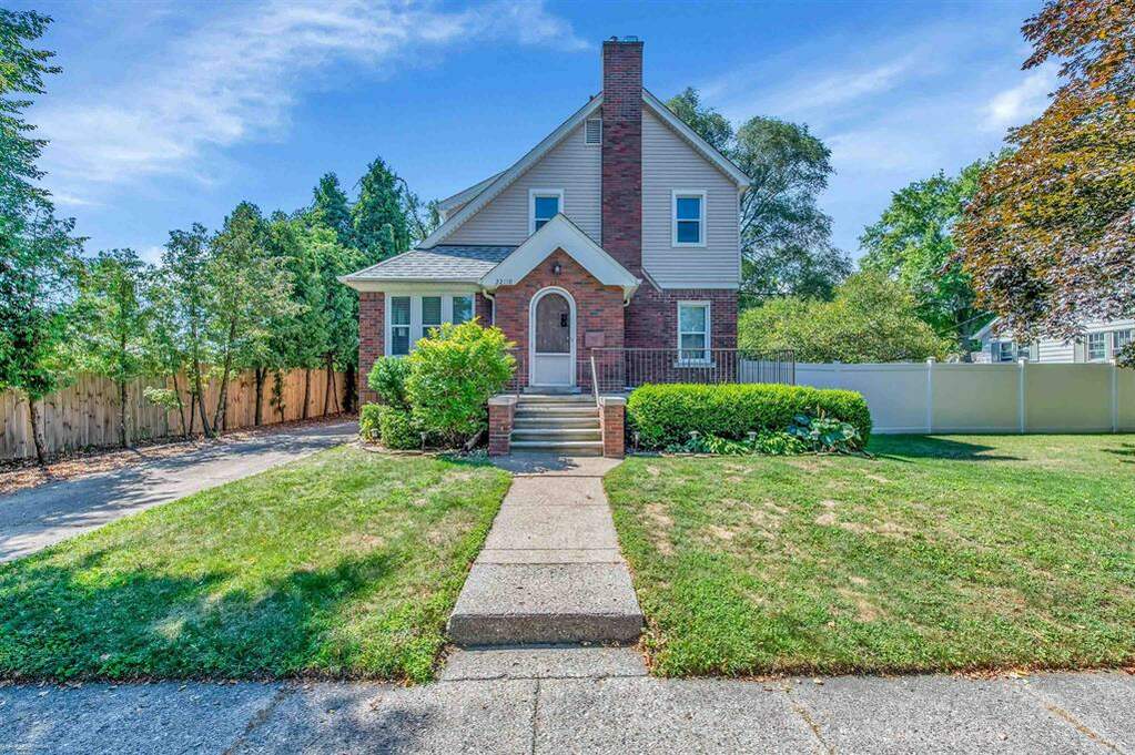 22110 Englehardt St, St. Clair Shores, MI 48080 MLS 58050087655