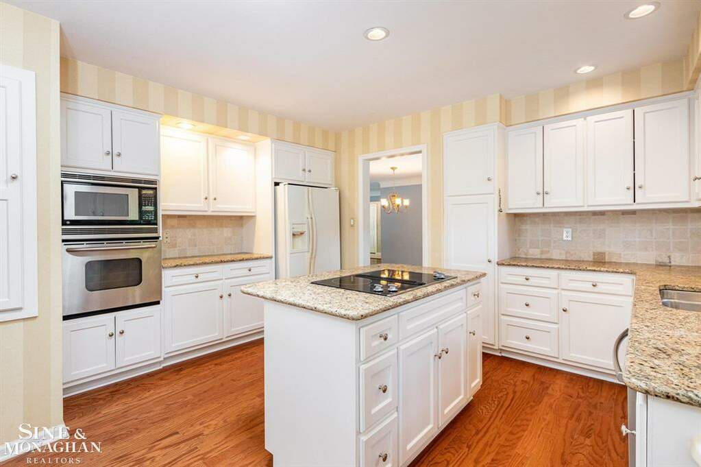 945 N Renaud, Grosse Pointe Woods, MI 48236 MLS 58050090194 properties Detroit