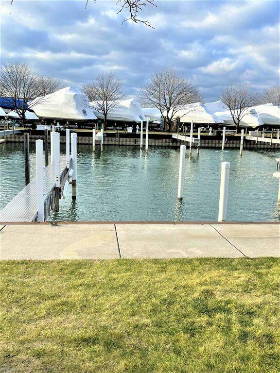 41700 Conger Bay J121, Harrison Twp, MI 48045 MLS 58050097113