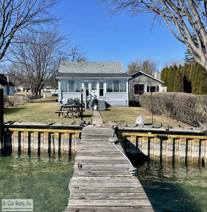 5531 Pointe Dr, East China Twp, MI 48054 MLS 58050101768