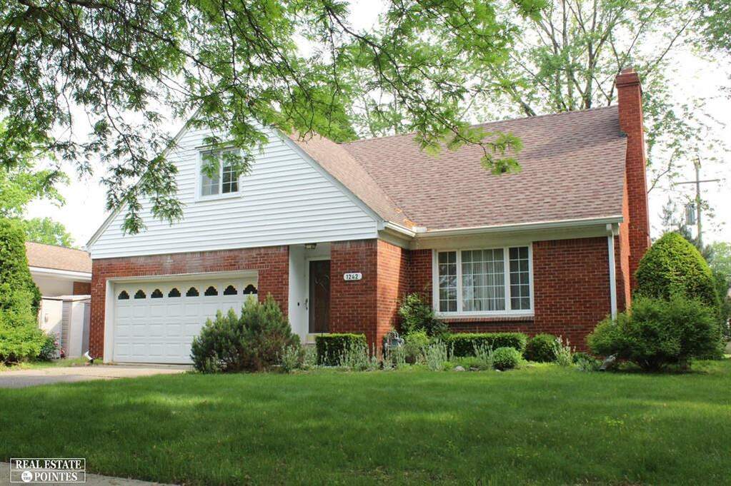 1242 Hawthorne Rd, Grosse Pointe Woods, MI 48236 MLS 58050101939 properties