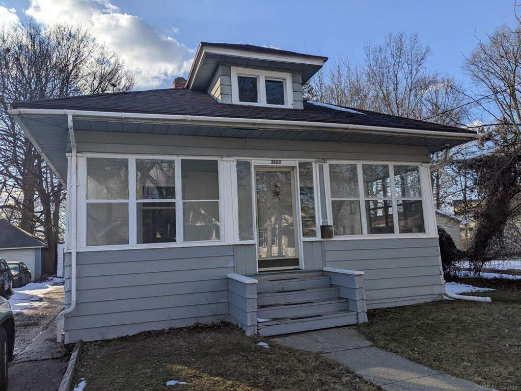 2122 Forest Avenue, Lansing, MI 48910 MLS 58050103163 properties