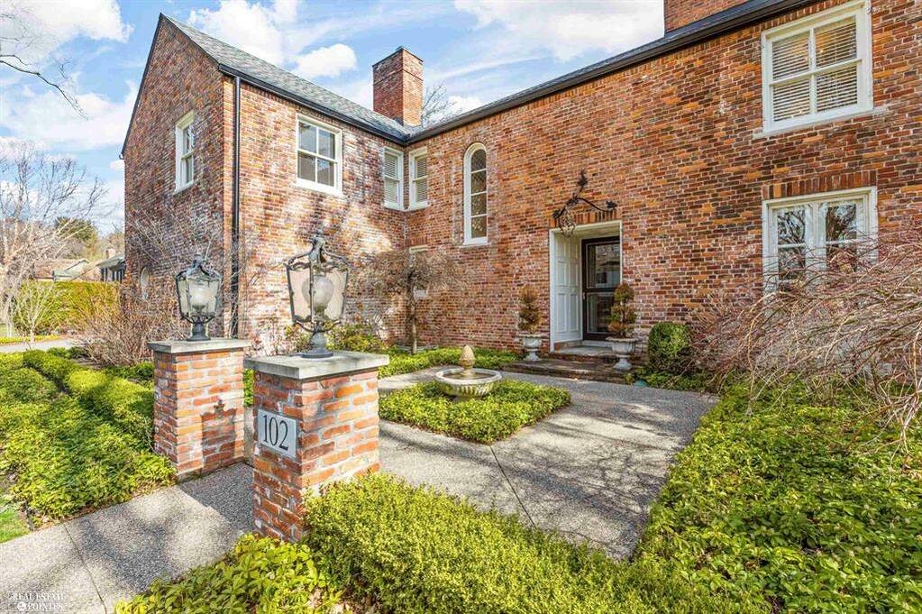 102 Touraine Rd, Grosse Pointe Farms, MI 48236 MLS 58050105638