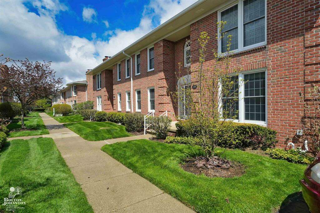 171 Windwood Pointe, St. Clair Shores, MI 48080 MLS 58050107741