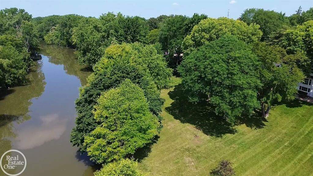 129 Belleview, Mt. Clemens, MI 48043 MLS 58050117161 properties