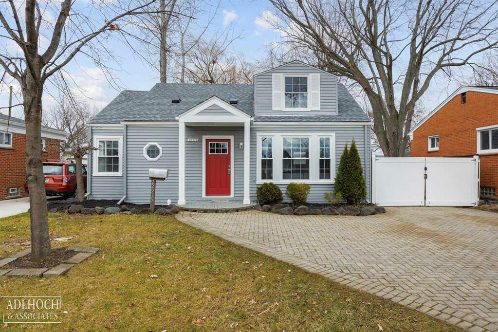 22915 Raymond, St. Clair Shores, MI 48082 MLS 58050129613