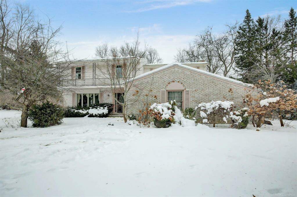 2707 Lake Charnwood, Troy, MI 48098 MLS 58050131473 properties