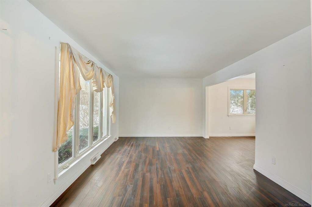 2707 Lake Charnwood, Troy, MI 48098 MLS 58050131473 properties