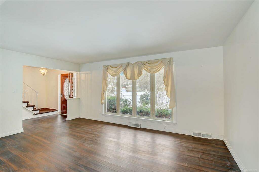 2707 Lake Charnwood, Troy, MI 48098 MLS 58050131473 properties