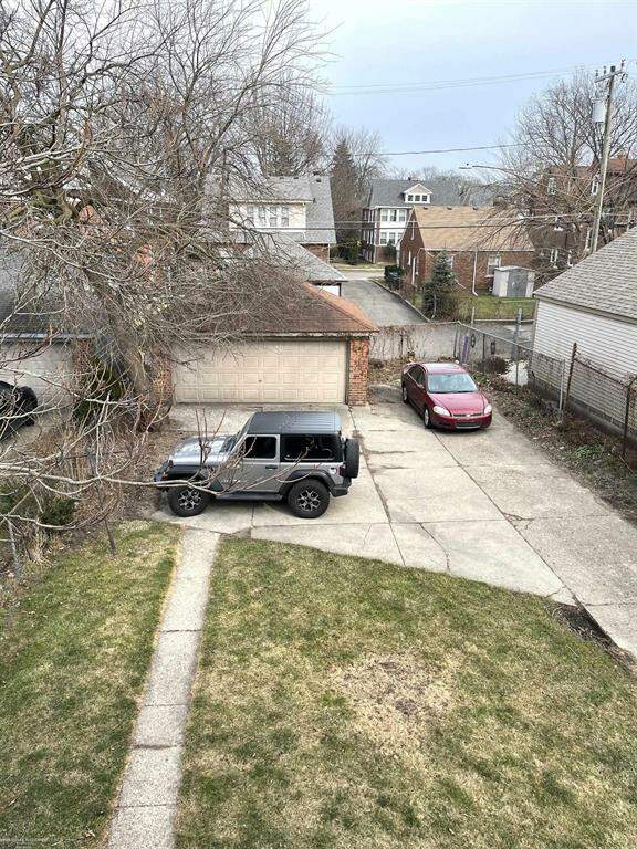 1004 Lakepointe, Grosse Pointe Park, MI 48230 MLS 58050133736 properties