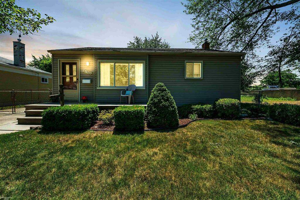 21524 Lange Street, St. Clair Shores, MI 48080 MLS 58050146498