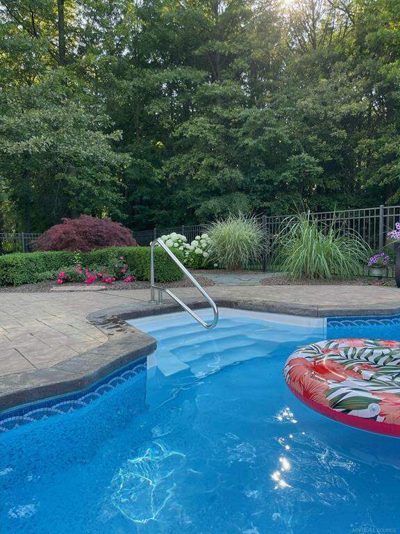 308 Hawks Nest Drive, East China Twp, MI 48054 MLS 58050147106