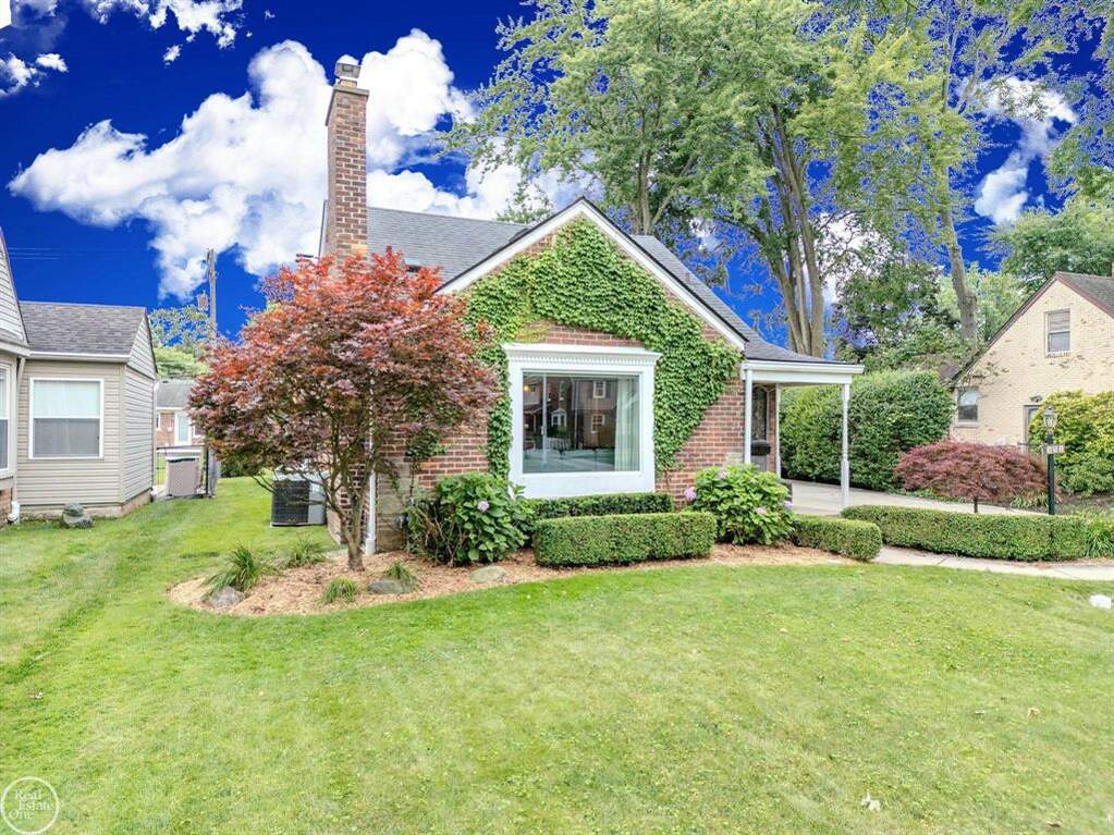 951 Hampton Street, Grosse Pointe Woods, MI 48236 MLS 58050147430 properties REMI Christie