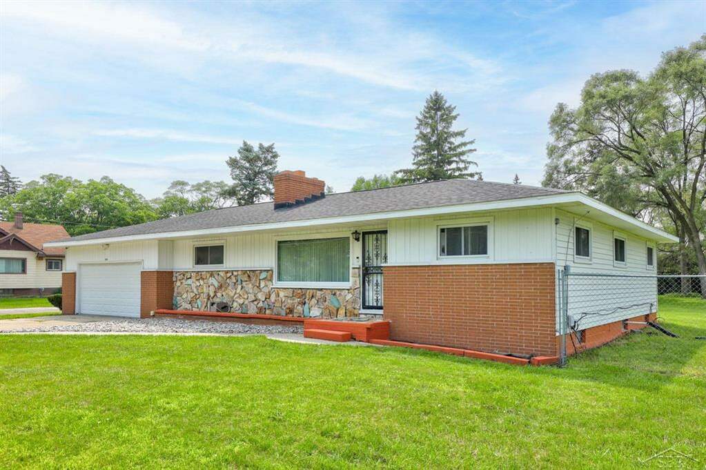 3138 Janes Ave, Buena Vista Twp, MI 48601 MLS 61050116761 properties SE Michigan