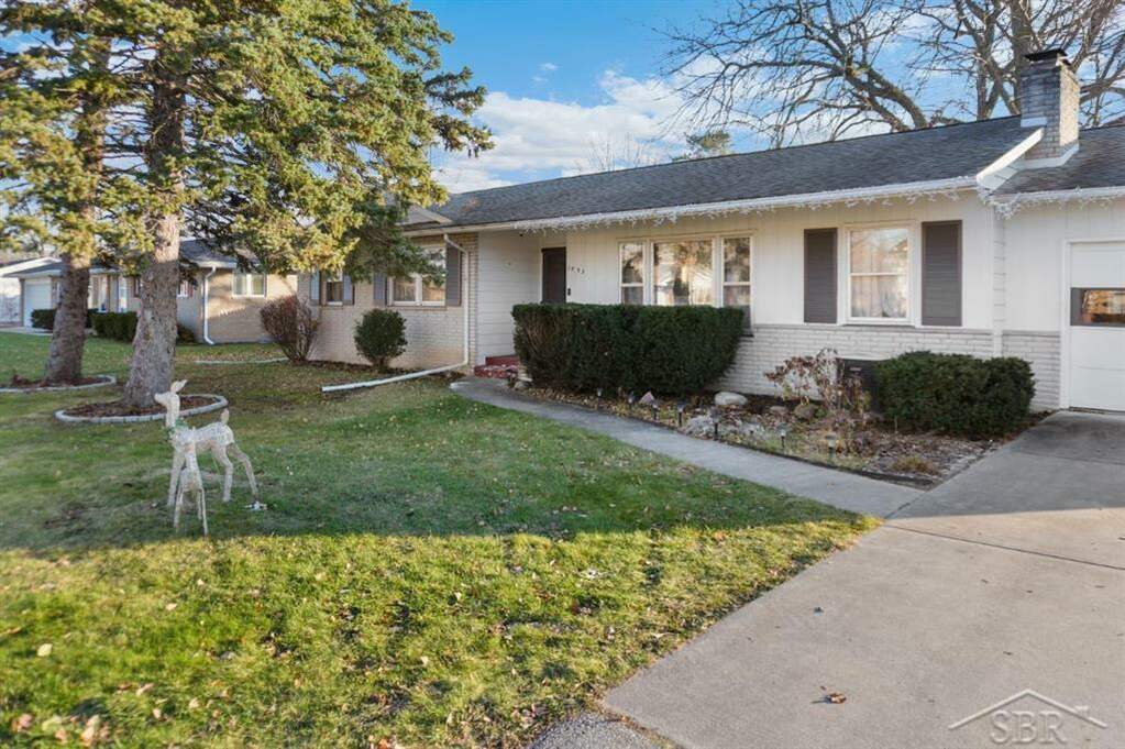 1853 Englewood, Hampton Twp, MI 48708 MLS 61050130235 properties