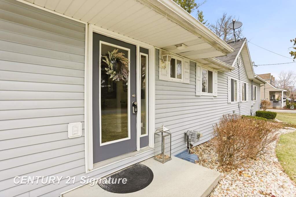 526 S Maple Street, Hemlock, MI 48626 - View 2