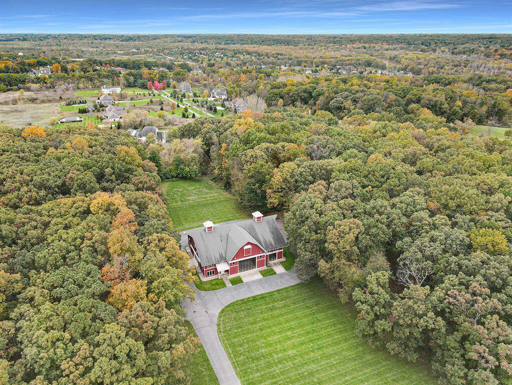 5800 White Barn Drive Ne, Ada Twp, MI 49301 MLS 65022032734 properties Detroit