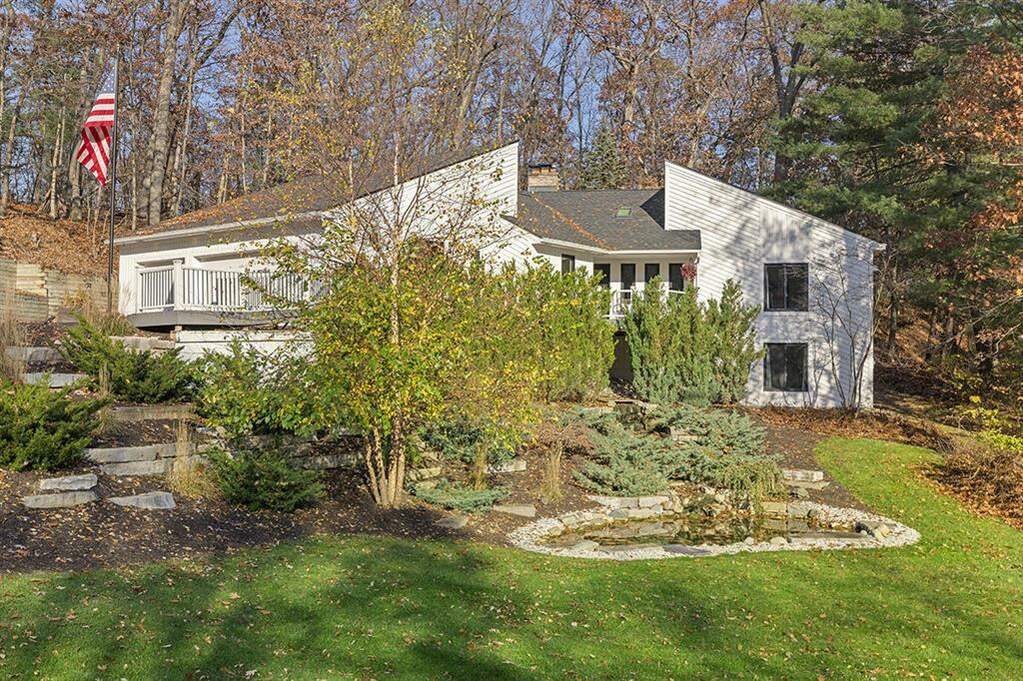 1915 Hillsboro Avenue Se, Cascade Twp, MI 49546 MLS 65022046469