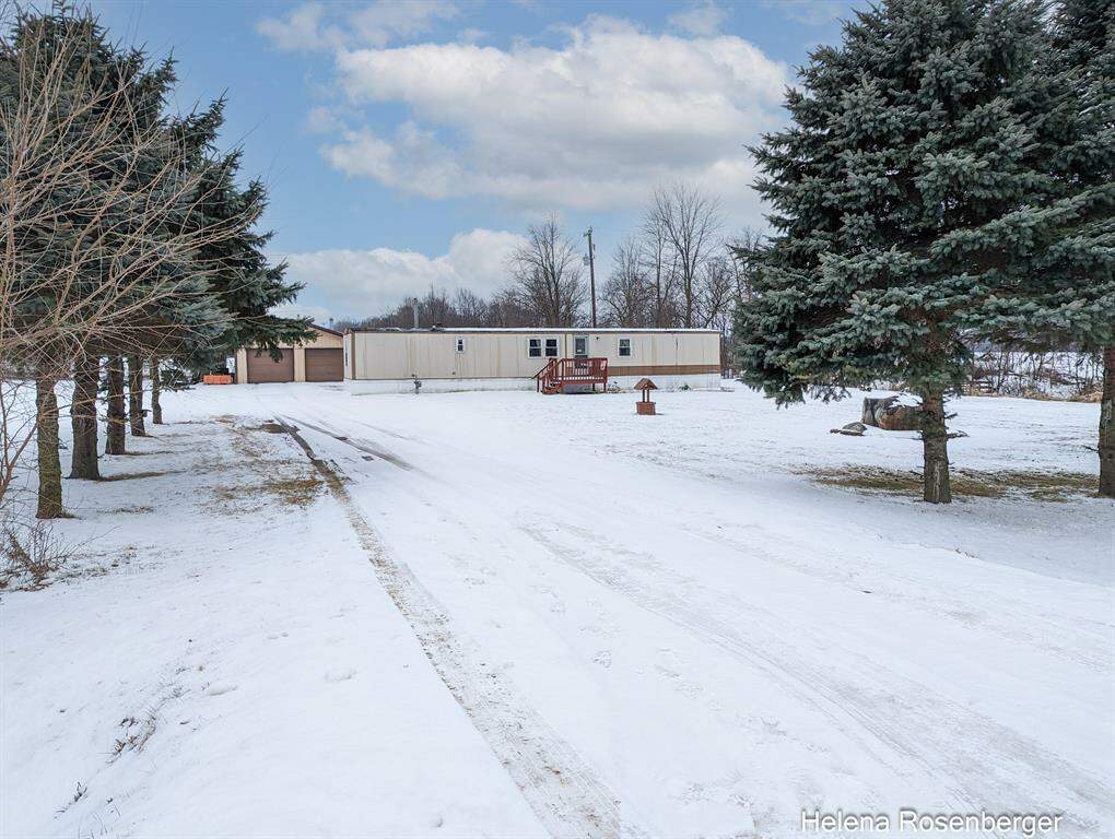 725 W Grand River Avenue, Berlin Twp, MI 48846 MLS 65023005662 properties SE Michigan