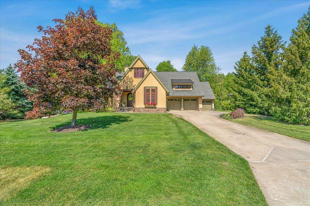 5816 Manchester Hills Drive Se, Cascade Twp, MI 49546 MLS