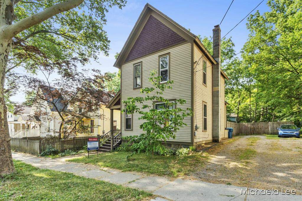 829 W Vine Street, Kalamazoo, MI 49008 MLS 65023021577 properties