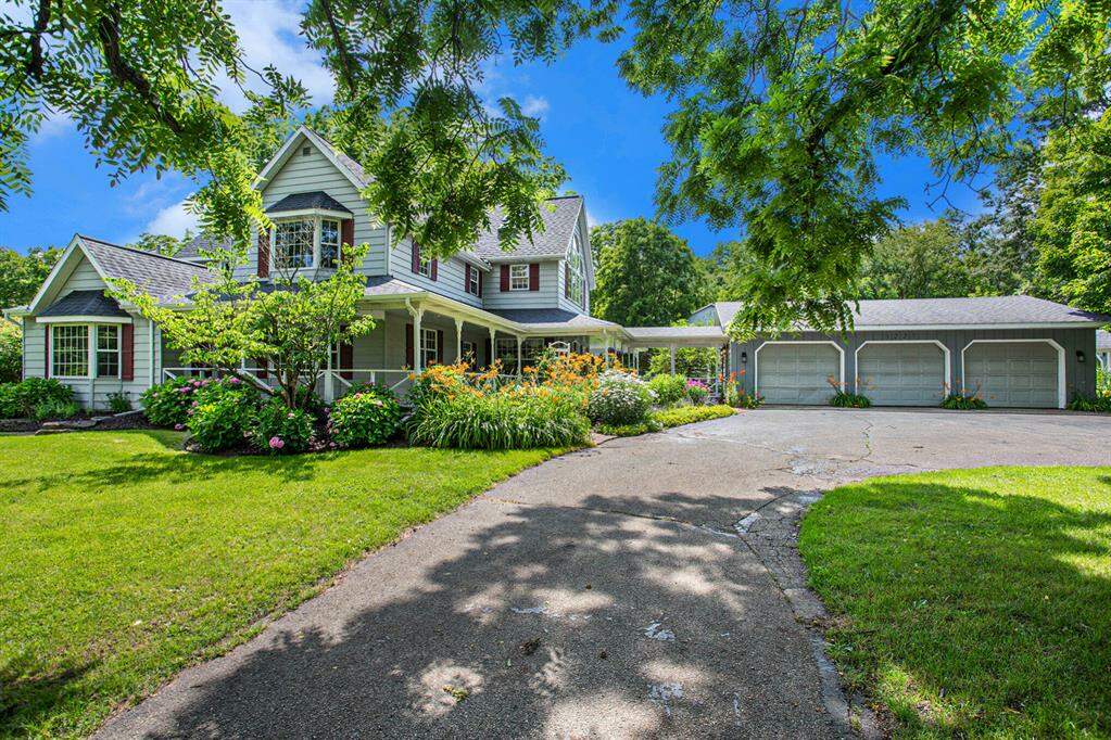 3225 Grand River Drive Ne, Ada Twp, MI 49505 MLS 65023024043 properties REMI Christie's