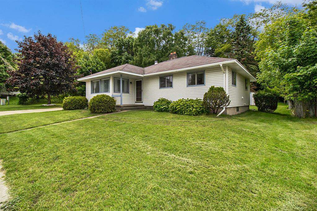 1210 Vine Street, Manistee, MI 49660 MLS 65024026754 properties