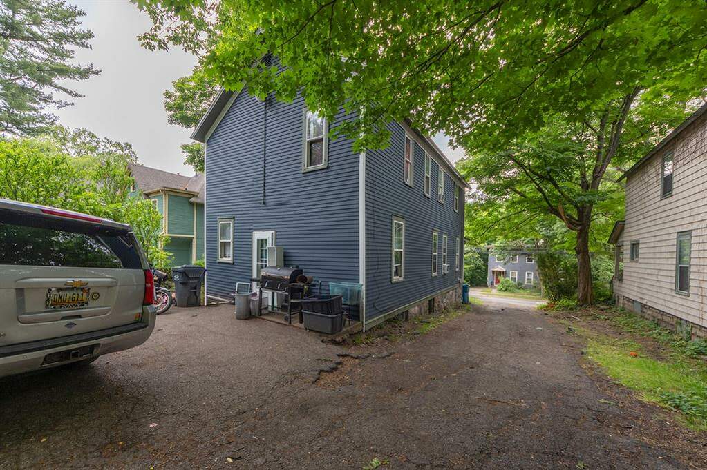 828 Davis Street, Kalamazoo, MI 49008 MLS 66023021086 properties