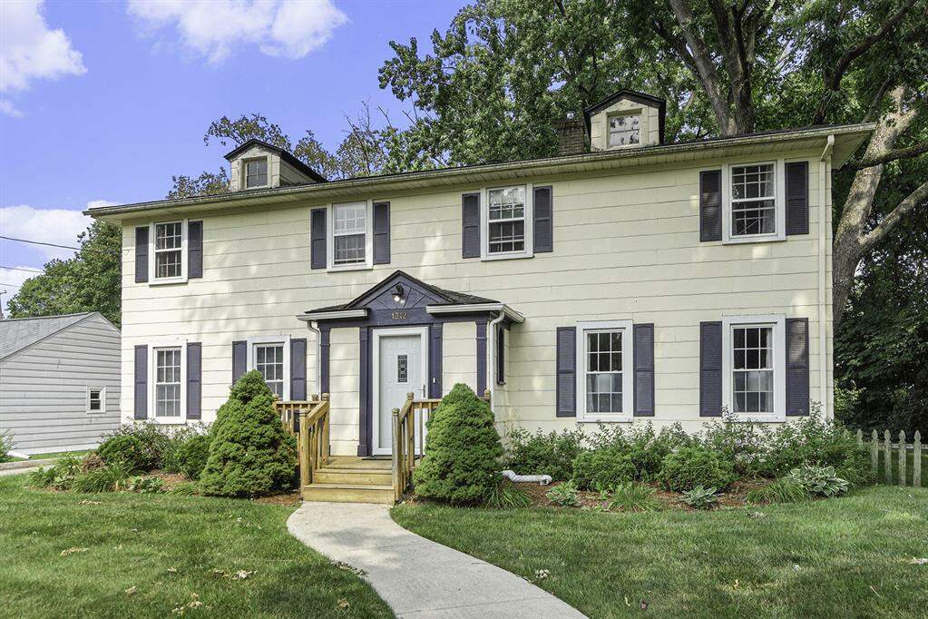 1312 Sunnyside Drive, Kalamazoo Twp, MI 49048 MLS 66023026880 properties SE Michigan