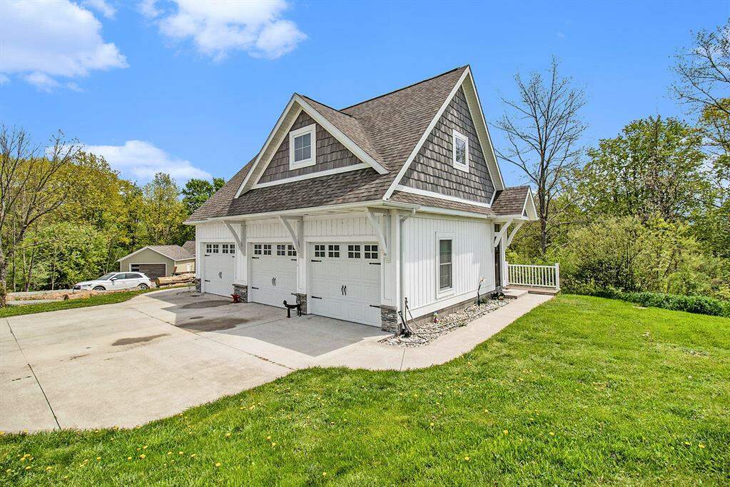 5481 W Ridge Drive, Pere Marquette Twp, MI 49431 MLS 67023016407 properties REMI Christie