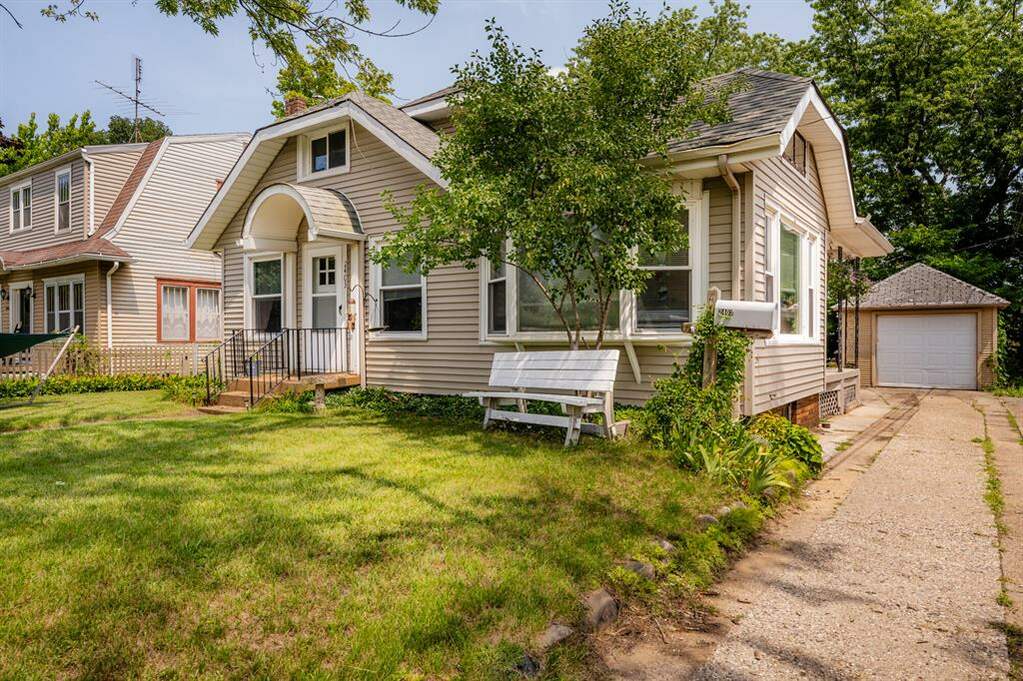 2403 Lakeview Avenue, St. Joseph, MI 49085 MLS 69023028169 properties SE Michigan