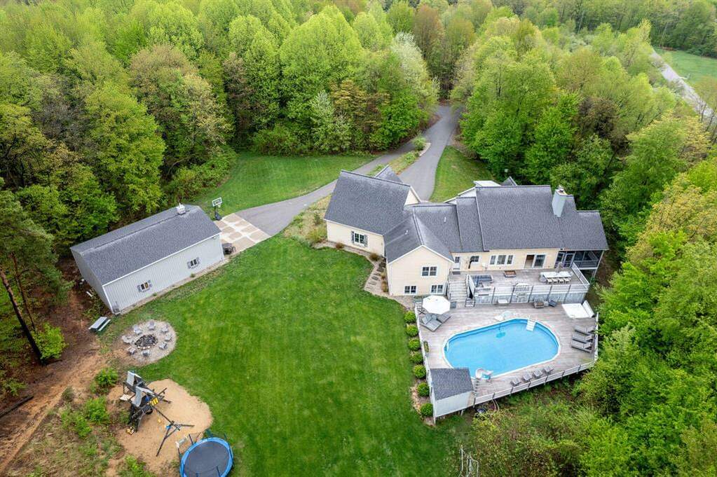 6042 Bluebird Lane, Saugatuck Twp, MI 49419 MLS 69024022082