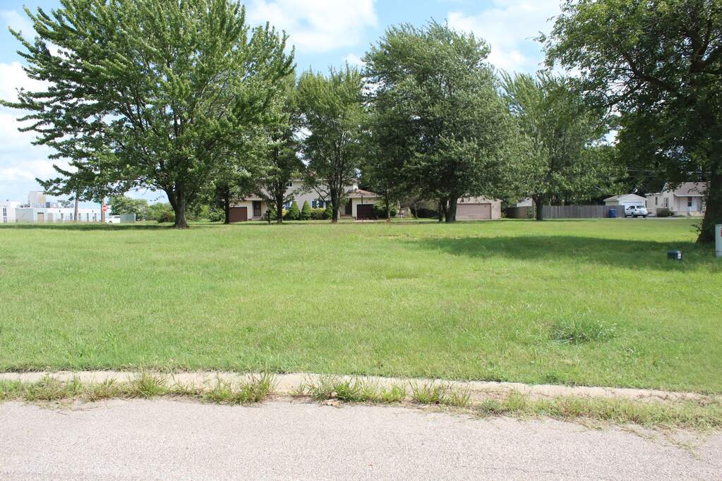 719 Manor Wood Circle #27, Benton Harbor, MI 49022